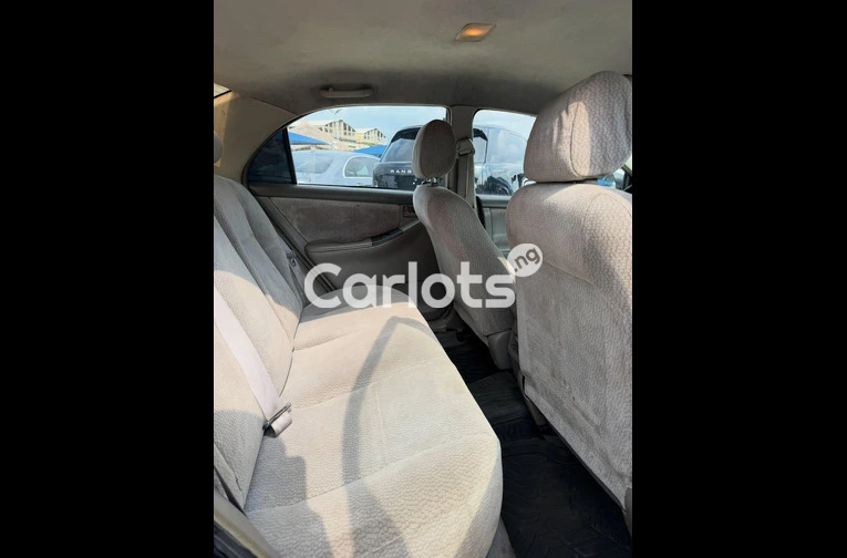Clean 2004 Toyota Corolla - 5/6