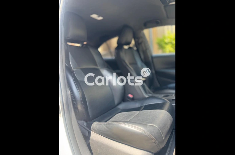 TOYOTA COROLLA 2020 - 6/7