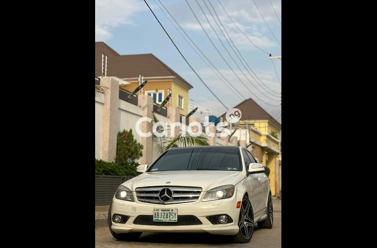 2010 MERCEDES BENZ C300