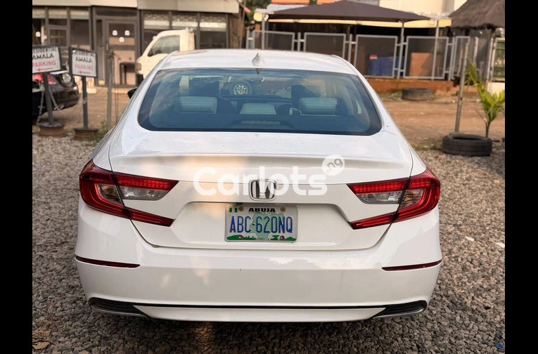 CLEAN 2018 HONDA ACCORD EXL - 7/7