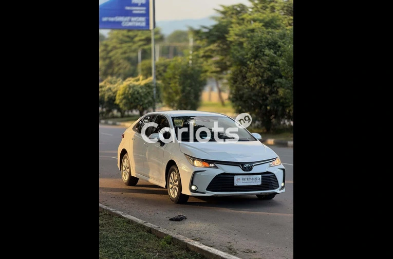 2020 TOYOTA COROLLA HYBRID - 3/7