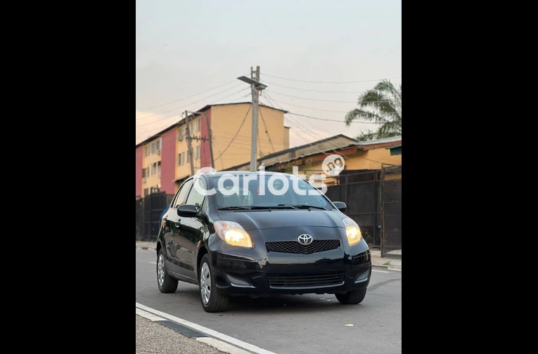 TOYOTA YARIS 2010