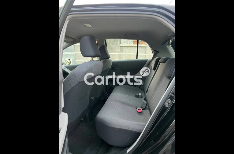 TOYOTA YARIS 2010 - 6/7