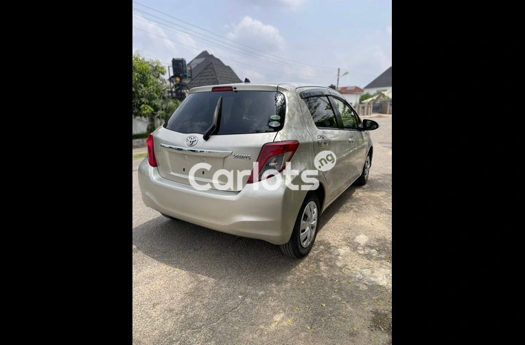TOYOTA YARIS 2014 - 3/7