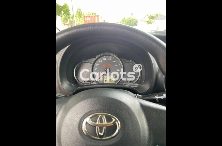 TOYOTA YARIS 2014 - 7/7