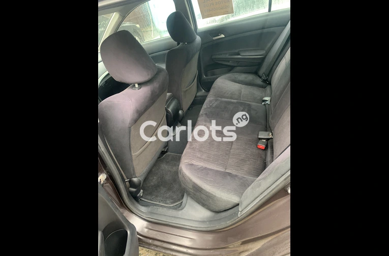 Tokunbo Honda Accord – Clean Condition, Full Option, Smooth Drive for sale in Ikoyi, Lagos - thumbnail 5