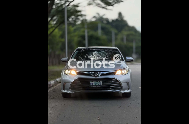 2013 Toyota Avalon XLE - 2/7