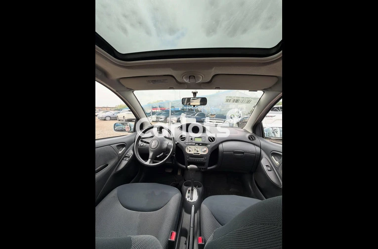 Foreign Used 2004 Toyota Yaris - 2/6