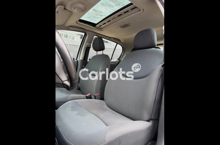Foreign Used 2004 Toyota Yaris - 4/6