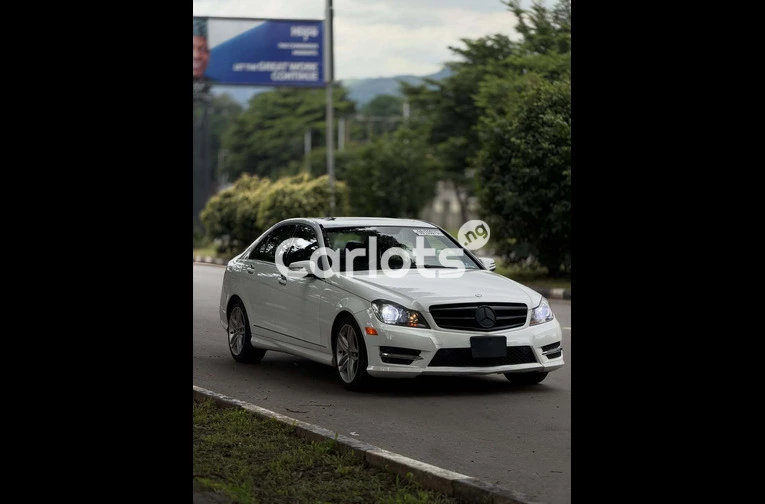 2013 Mercedes-Benz C300 for sale in Asokoro, FCT - photo 3 of 7