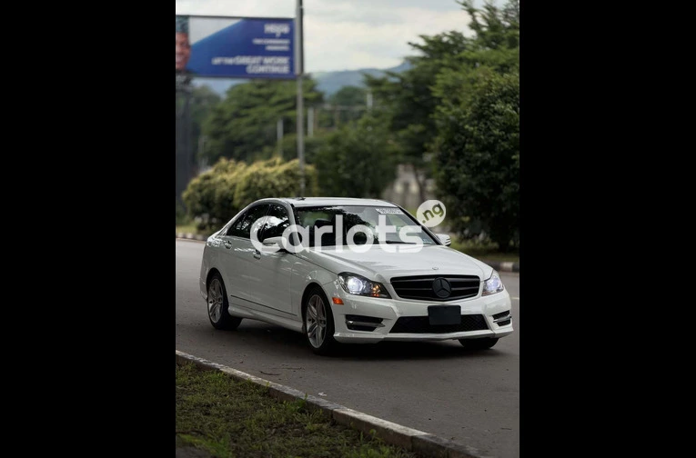 2013 Mercedes-Benz C300 / 3