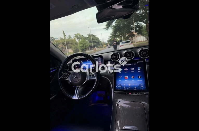 2022 Mercedes-Benz C300 / 4