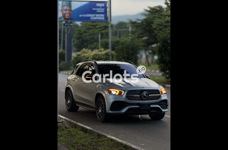 Clean 2020 Mercedes-Benz GLE350 / 3