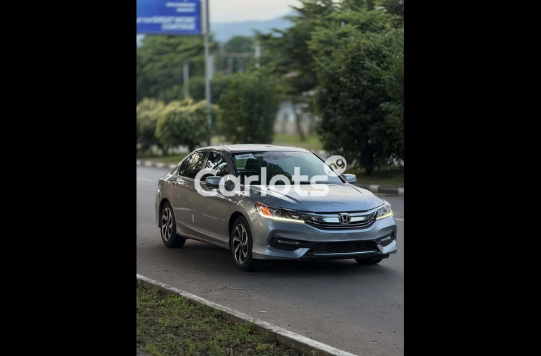 2017 Honda Accord / 3