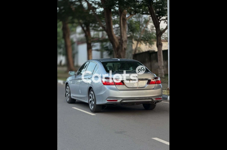 2017 Honda Accord / 7