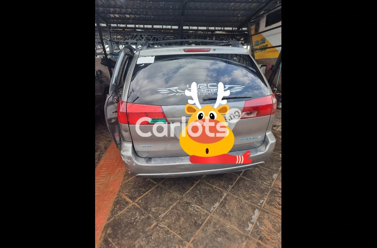 2004 Toyota Sienna Model - 2/6