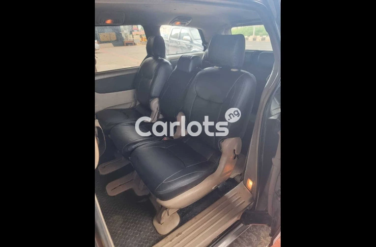 2004 Toyota Sienna Model - 3/6