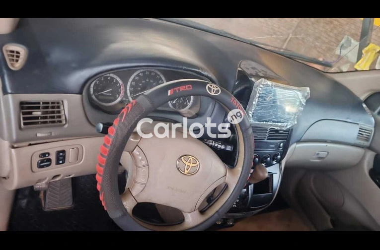 2004 Toyota Sienna Model - 6/6