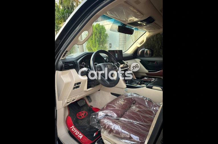 2022 TOYOTA LAND CRUISER VXR - 4/7