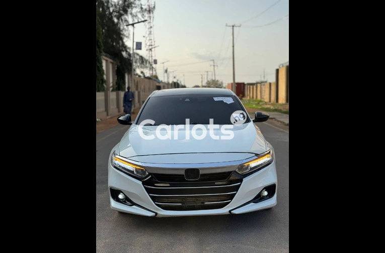 CLEAN 2018 HONDA ACCORD - 1/7