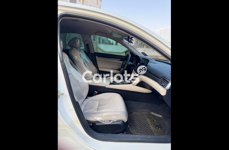 CLEAN 2018 HONDA ACCORD - 4/7