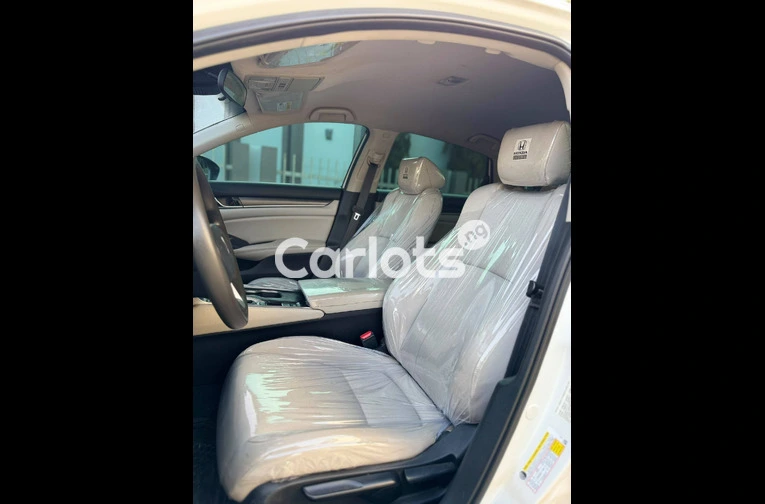 CLEAN 2018 HONDA ACCORD - 5/7