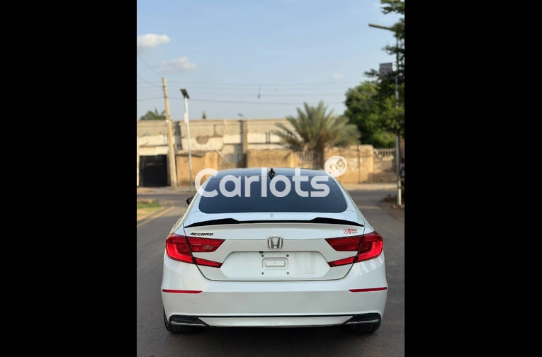 CLEAN 2018 HONDA ACCORD - 7/7