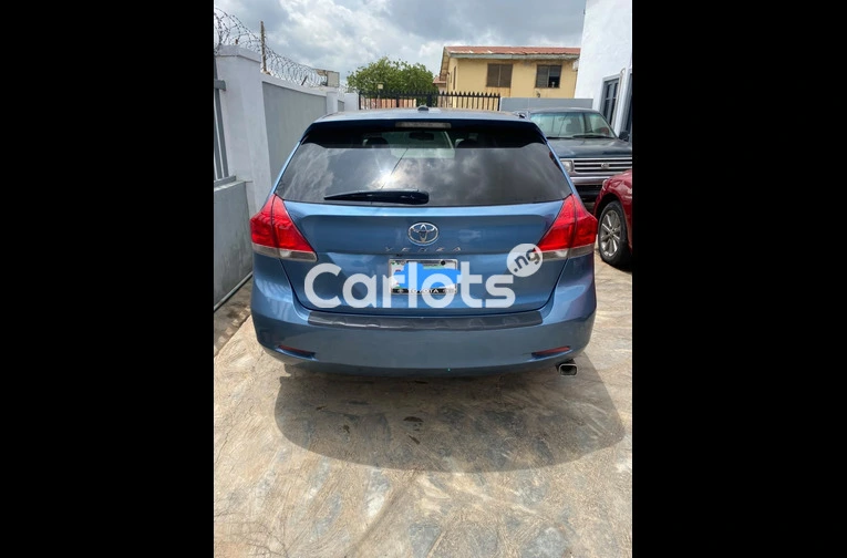 CLEAN NIGERIAN USED 2010 TOYOTA VENZA - 2/6