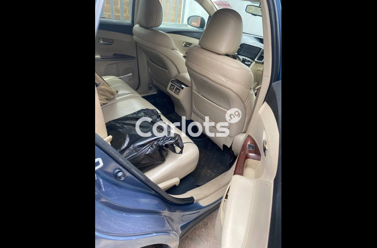 CLEAN NIGERIAN USED 2010 TOYOTA VENZA - 6/6