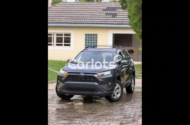 TOYOTA RAV4 XLE 2022
