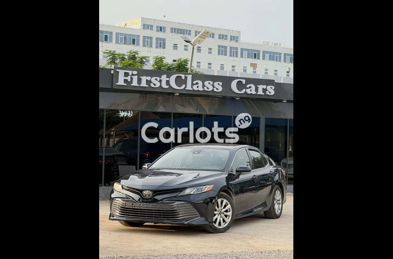 2018 Toyota Camry Foreign Used - 2/7