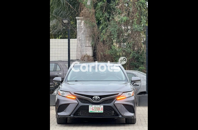 Toyota Camry 2018 - 2/7