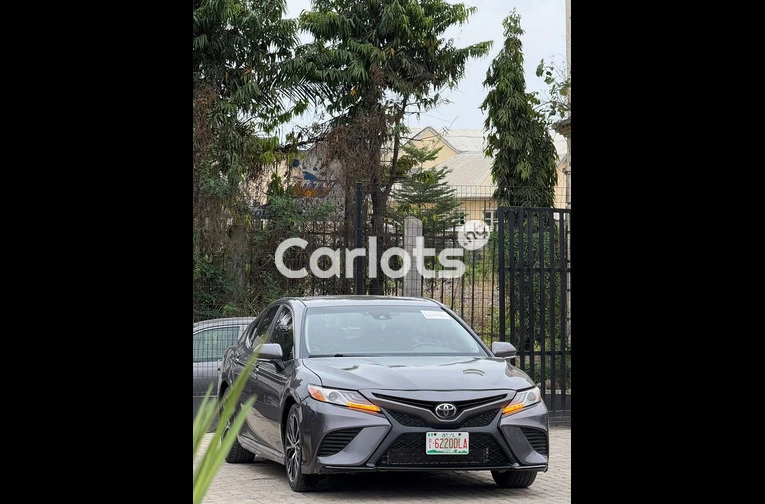 Toyota Camry 2018 - 3/7
