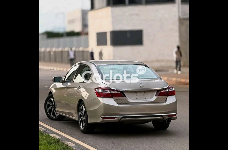 FOREIGN USED 2016 HONDA ACCORD EX-L - 2/7