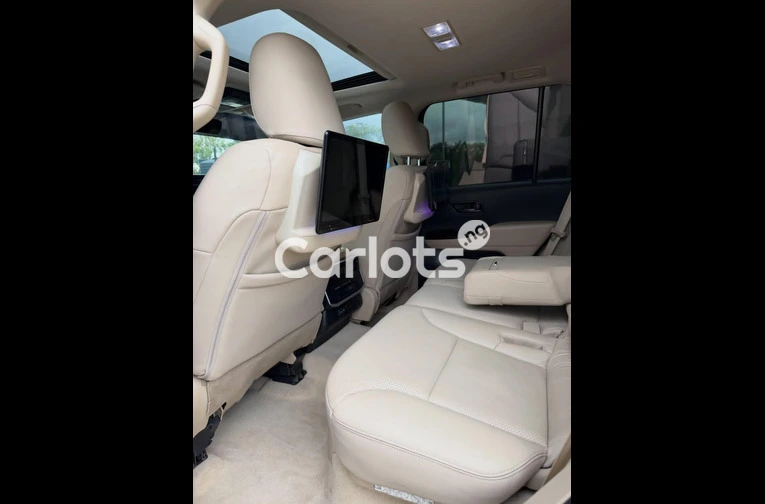 2023 TOYOTA LAND CRUISER VX - 3/5