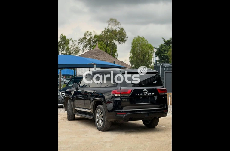 2023 TOYOTA LAND CRUISER VX - 4/5