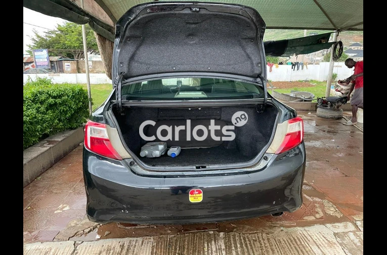 Clean Nigeria used Toyota Camry 2013 LE
