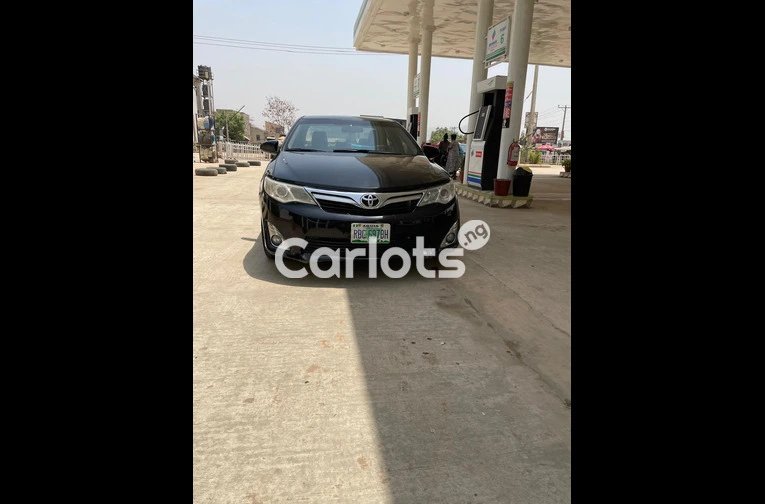 Clean Nigeria used Toyota Camry 2013 LE - 2/7