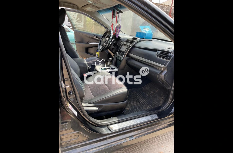 Clean Nigeria used Toyota Camry 2013 LE - 4/7