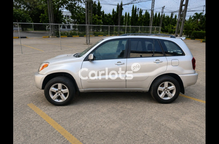 Clean standard 2005 Toyota Rav4 for sale in Isolo, Lagos - thumbnail 2