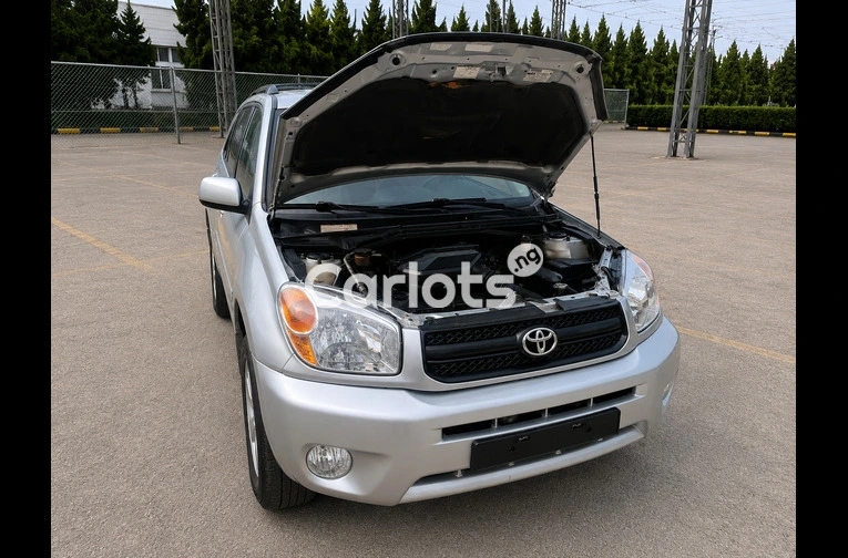 Clean standard 2005 Toyota Rav4 for sale in Isolo, Lagos - photo 6 of 7