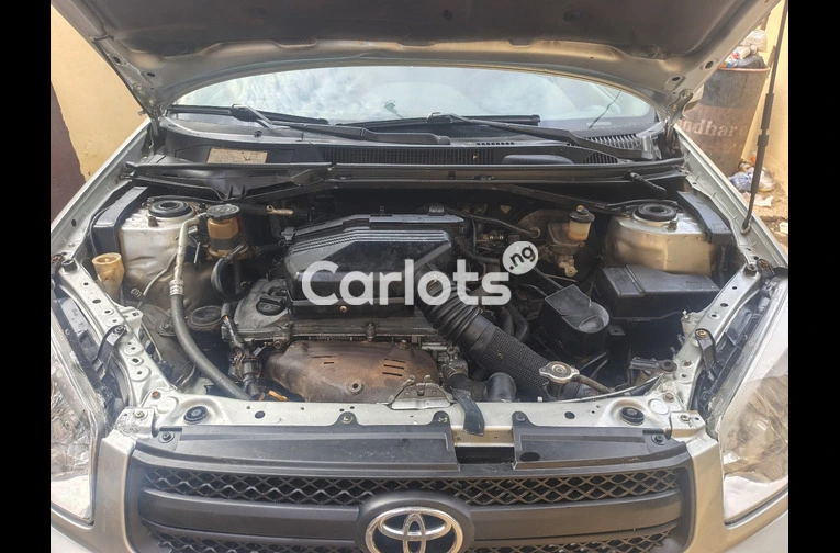 Clean standard 2005 Toyota Rav4 for sale in Isolo, Lagos - thumbnail 7