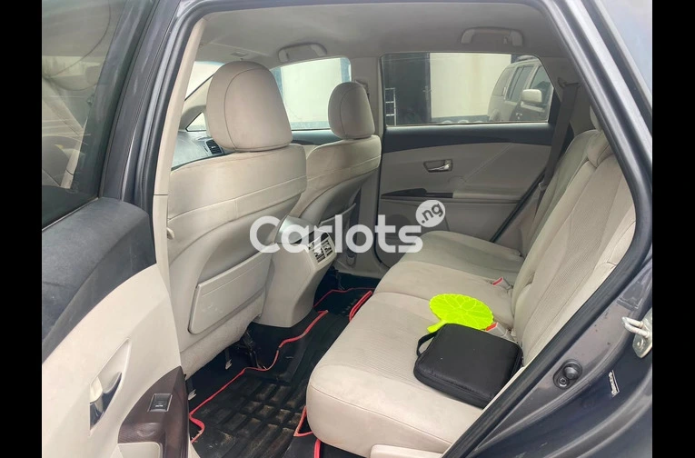 Pure First Body 2010 Toyota VENZA AWD V6 for sale in Surulere, Lagos - photo 3 of 7