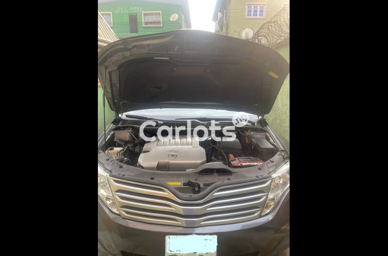 Pure First Body 2010 Toyota VENZA AWD V6 for sale in Surulere, Lagos - thumbnail 4