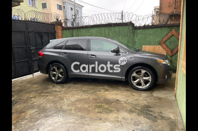 Pure First Body 2010 Toyota VENZA AWD V6 for sale in Surulere, Lagos - thumbnail 6