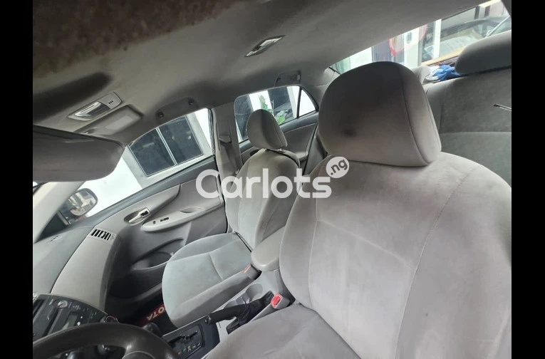 Clean Registered 2009 Toyota Corolla - 3/6