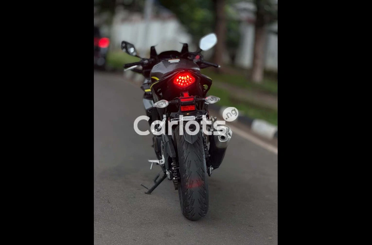 Foreign Used Honda CBR500R 2022 – Sporty & Powerful for sale in Asokoro, FCT - photo 4 of 7