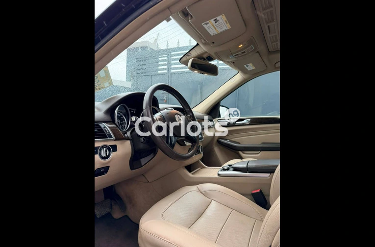 2015 MERCEDES BENZ ML350 4MATIC WITH LUXURIOUS LEATHER INTERIOR AND FULLY PADDED for sale in Victoria Island, Lagos - photo 4 of 5