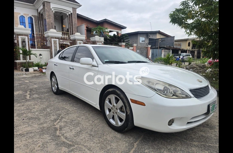 Premium 2005 Lexus ES330 - 1/7