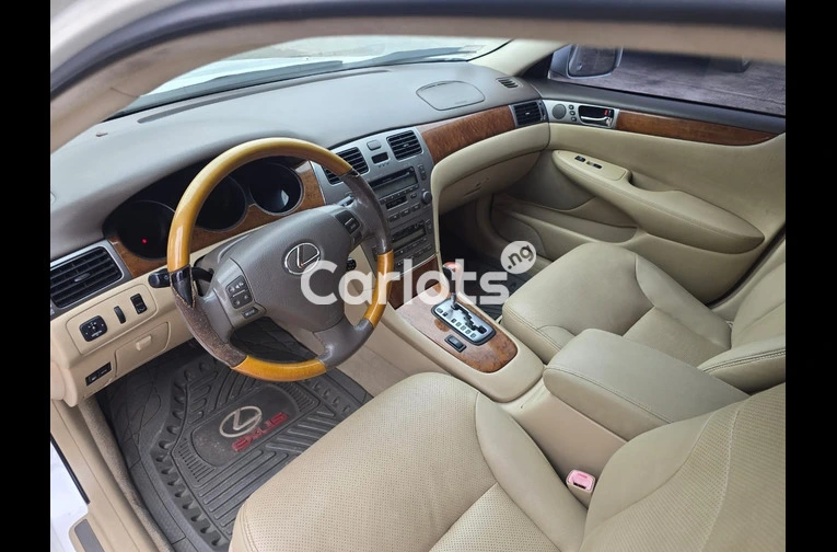 Premium 2005 Lexus ES330 - 2/7